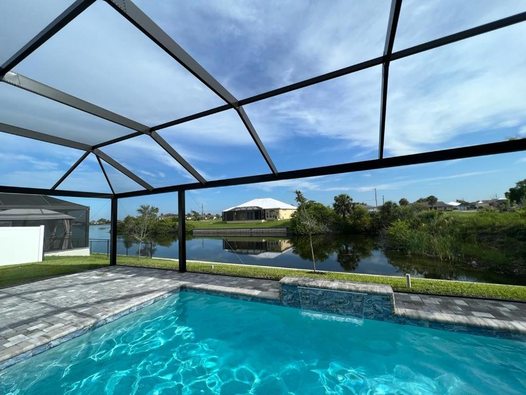 Newly Built Villa Ballerina With Heated Pool And Incredible View Into Beautiful Arrowheadcanal Кейп Корал Екстериор снимка
