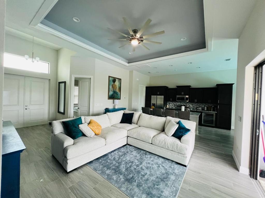 Newly Built Villa Ballerina With Heated Pool And Incredible View Into Beautiful Arrowheadcanal Кейп Корал Екстериор снимка