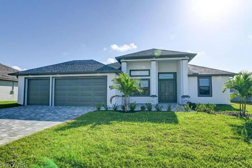 Newly Built Villa Ballerina With Heated Pool And Incredible View Into Beautiful Arrowheadcanal Кейп Корал Екстериор снимка