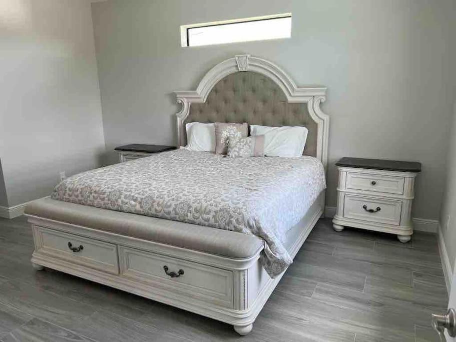 Newly Built Villa Ballerina With Heated Pool And Incredible View Into Beautiful Arrowheadcanal Кейп Корал Екстериор снимка