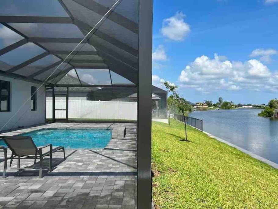 Newly Built Villa Ballerina With Heated Pool And Incredible View Into Beautiful Arrowheadcanal Кейп Корал Екстериор снимка