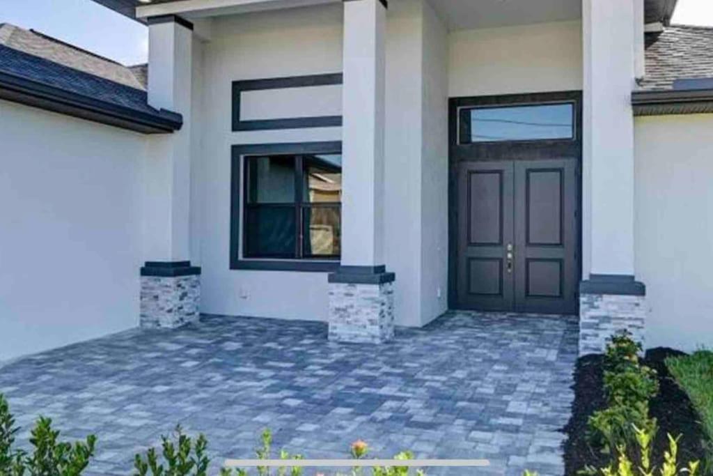 Newly Built Villa Ballerina With Heated Pool And Incredible View Into Beautiful Arrowheadcanal Кейп Корал Екстериор снимка